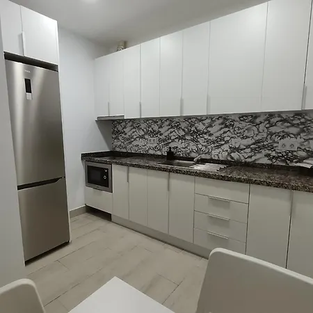 Apartamento Kyomu El Pilar 2 *